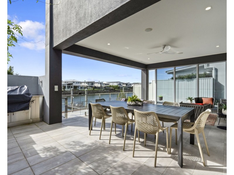 68 North Quay Circuit, Hope Island QLD 4212