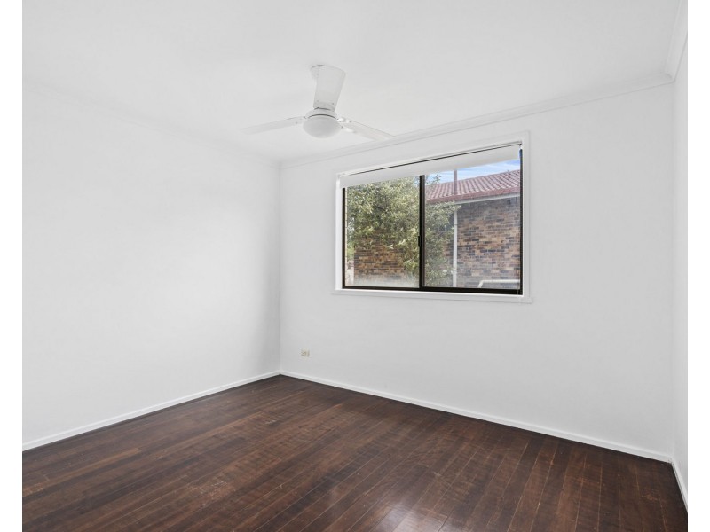 10 Winani Drive, Ashmore QLD 4214