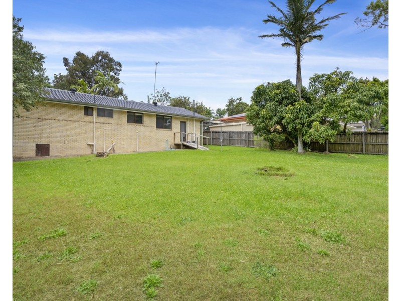 10 Winani Drive, Ashmore QLD 4214