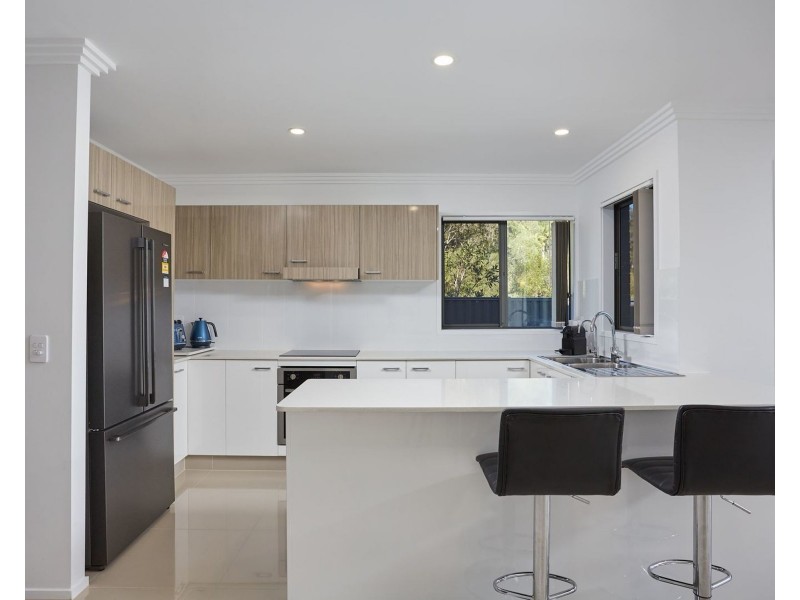 1/18 Tian Crescent, Upper Coomera QLD 4209