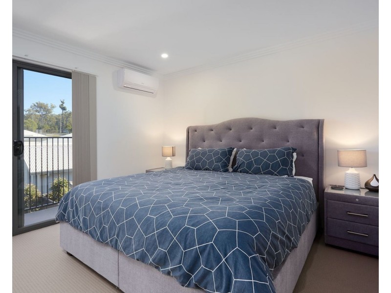 1/18 Tian Crescent, Upper Coomera QLD 4209