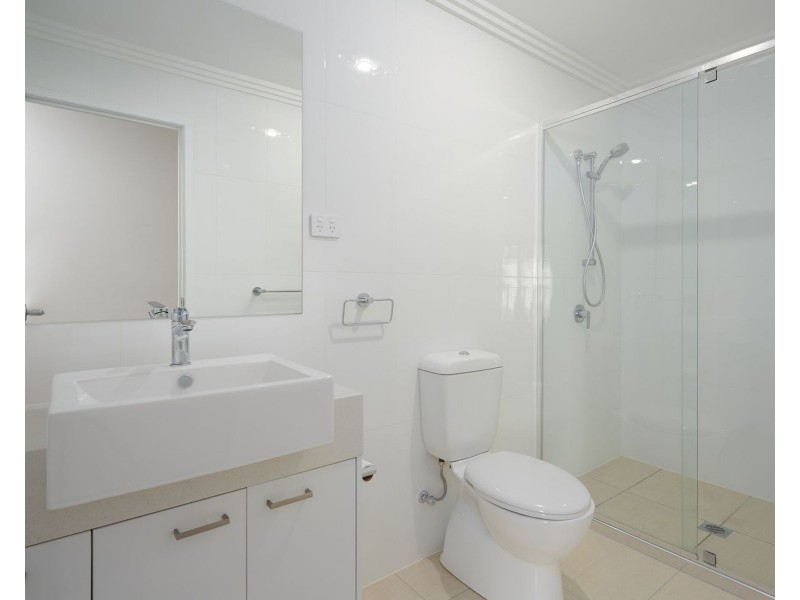 1/18 Tian Crescent, Upper Coomera QLD 4209