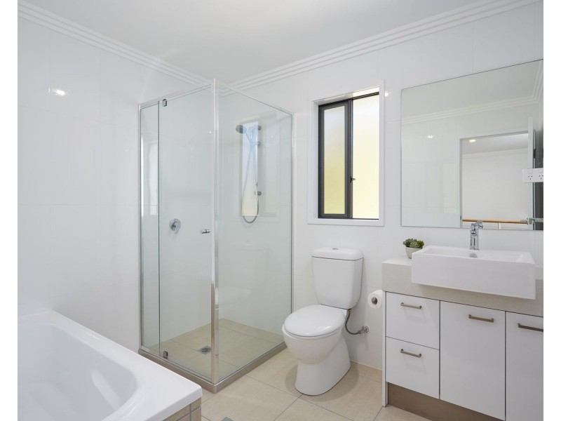 1/18 Tian Crescent, Upper Coomera QLD 4209