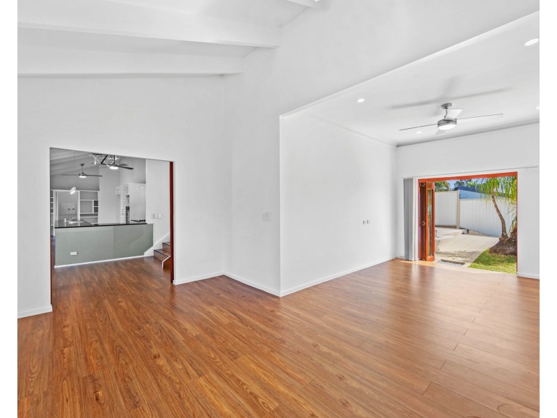 214 Discovery Drive, Helensvale QLD 4212