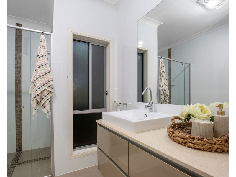 16 Pacha Close, Coomera Waters QLD 4209