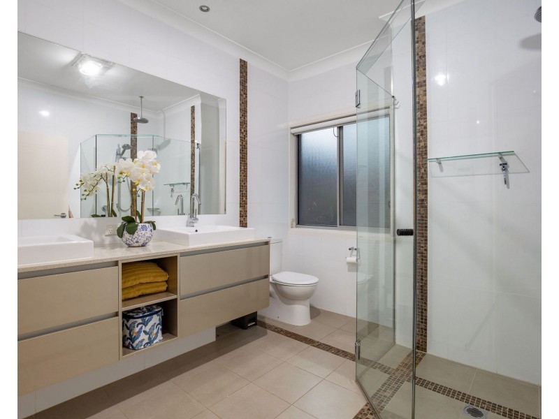 16 Pacha Close, Coomera Waters QLD 4209