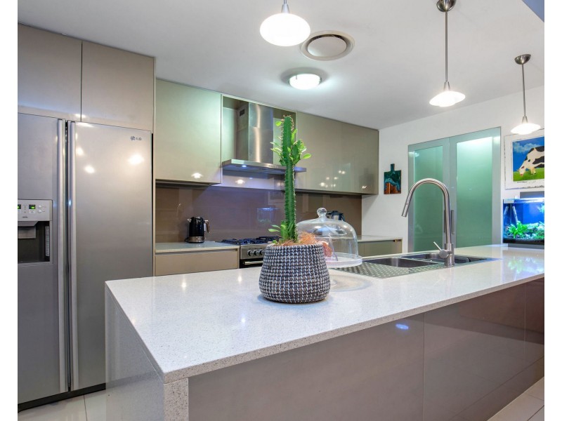 16 Pacha Close, Coomera Waters QLD 4209