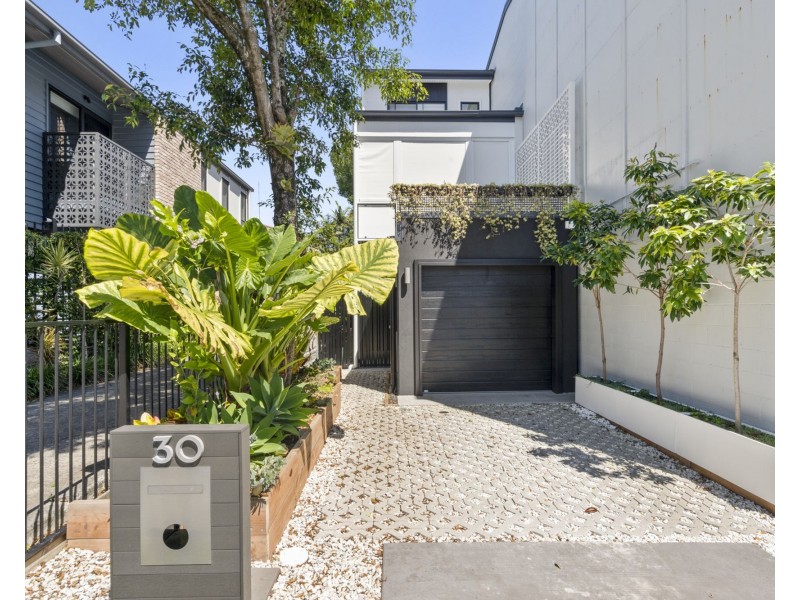 30 Lenneberg Street, Southport QLD 4215