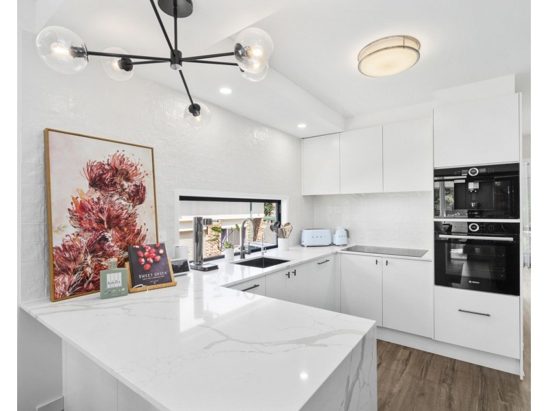 30 Lenneberg Street, Southport QLD 4215