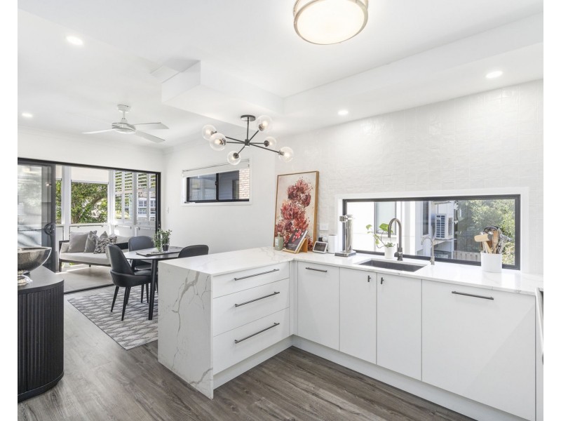 30 Lenneberg Street, Southport QLD 4215