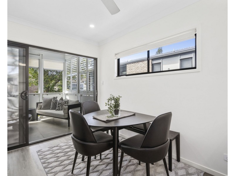 30 Lenneberg Street, Southport QLD 4215