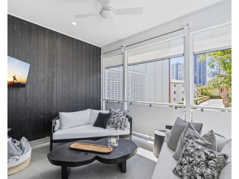 30 Lenneberg Street, Southport QLD 4215