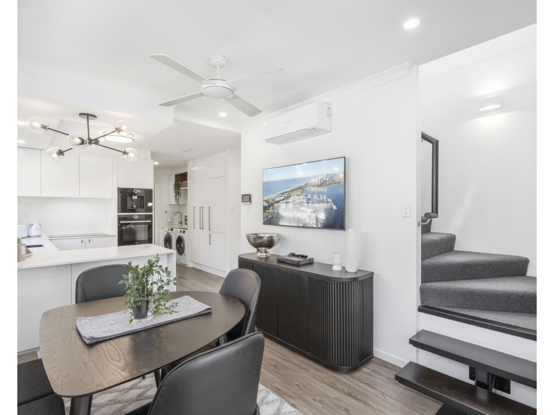 30 Lenneberg Street, Southport QLD 4215