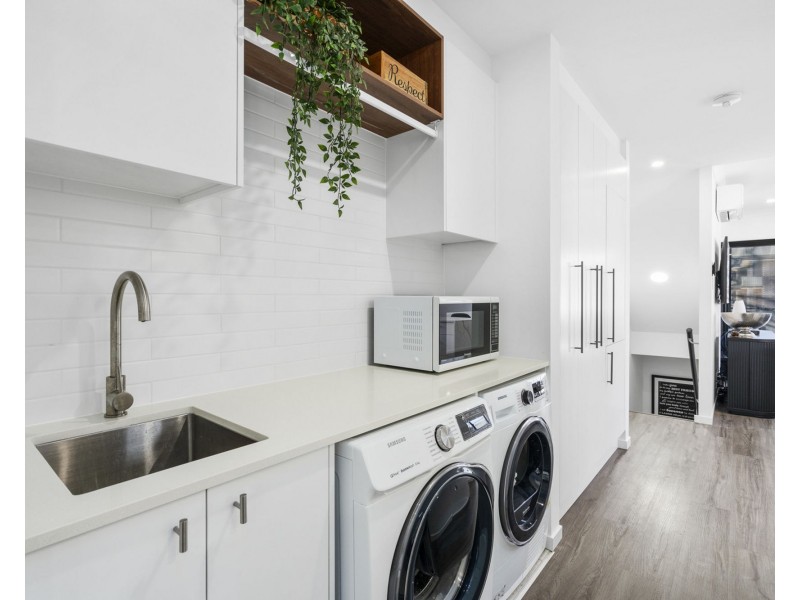 30 Lenneberg Street, Southport QLD 4215