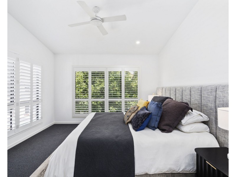 30 Lenneberg Street, Southport QLD 4215