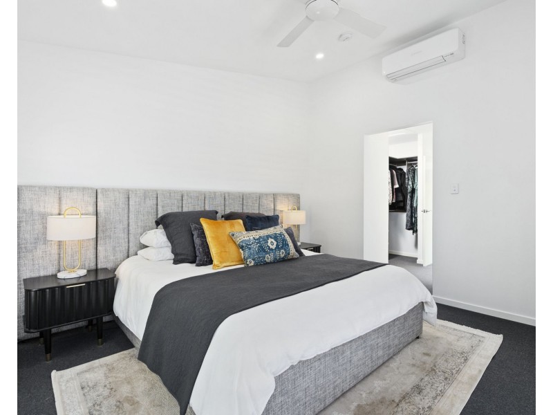 30 Lenneberg Street, Southport QLD 4215