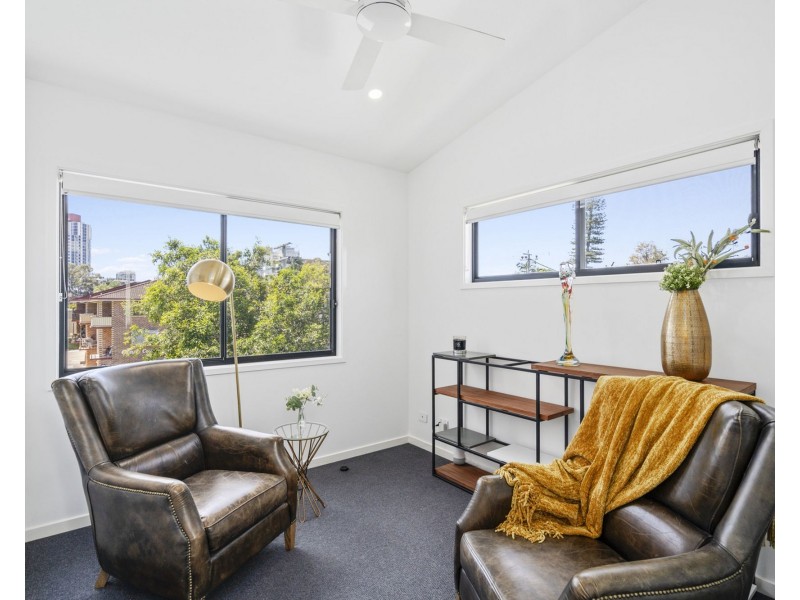 30 Lenneberg Street, Southport QLD 4215