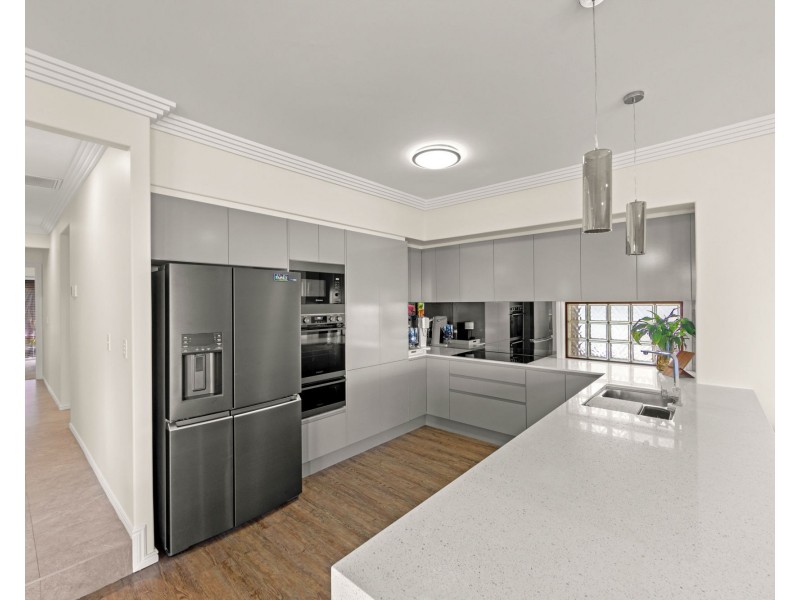 77 Highvale Drive, Helensvale QLD 4212