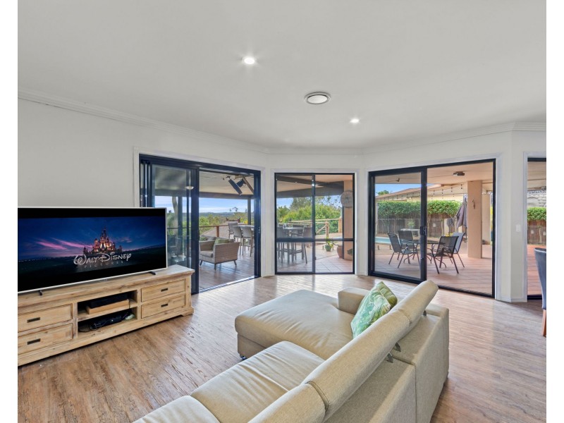 77 Highvale Drive, Helensvale QLD 4212