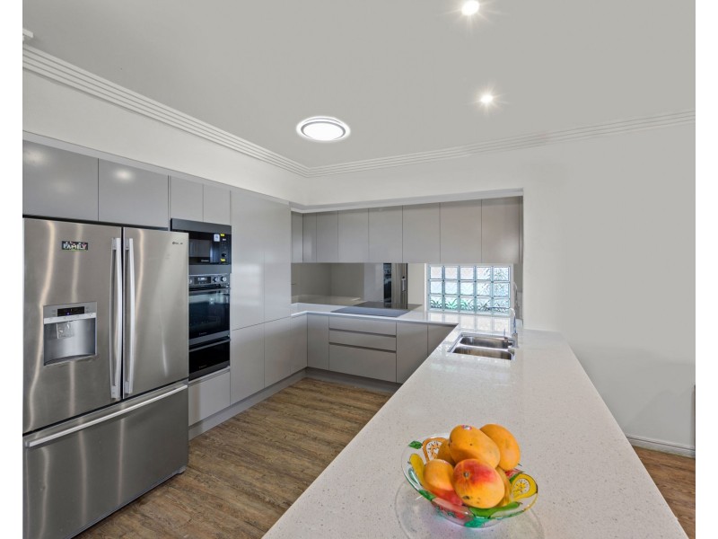 77 Highvale Drive, Helensvale QLD 4212