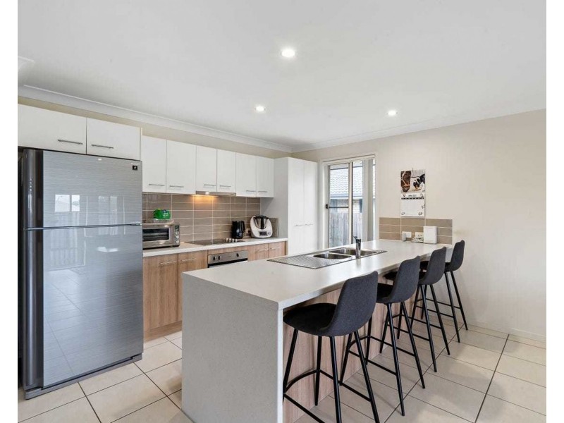 8 Penfolds Close, Pimpama QLD 4209