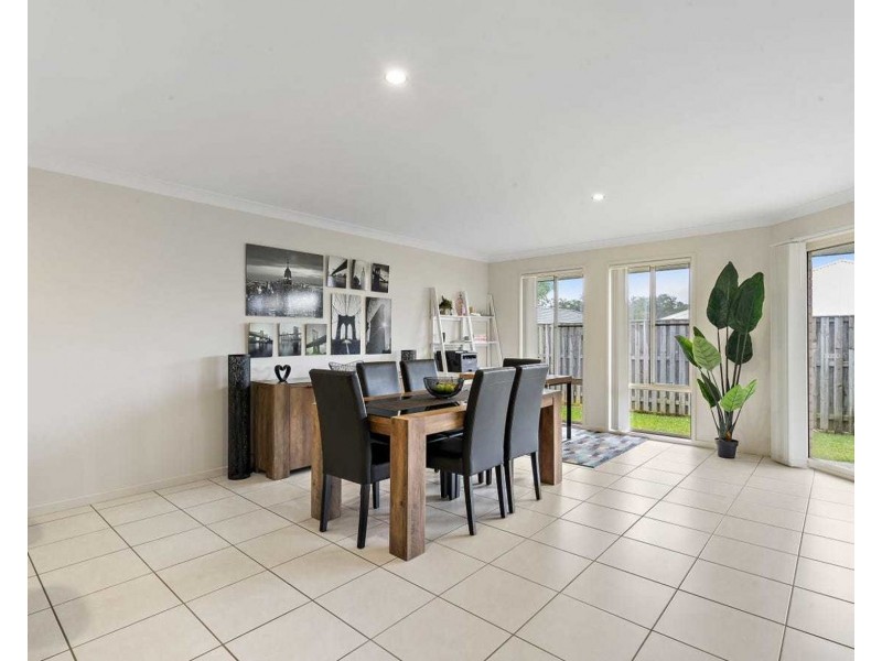 8 Penfolds Close, Pimpama QLD 4209