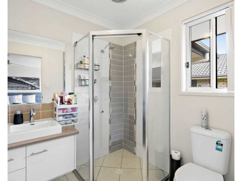 8 Penfolds Close, Pimpama QLD 4209