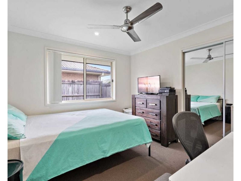 8 Penfolds Close, Pimpama QLD 4209