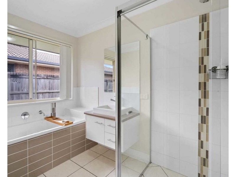 8 Penfolds Close, Pimpama QLD 4209