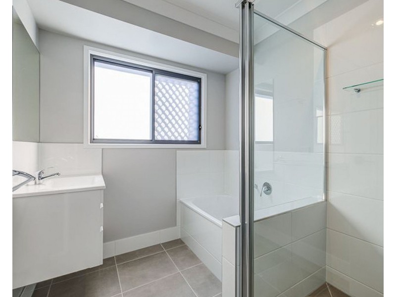 8B/20 Pinelands Street, Loganlea QLD 4131