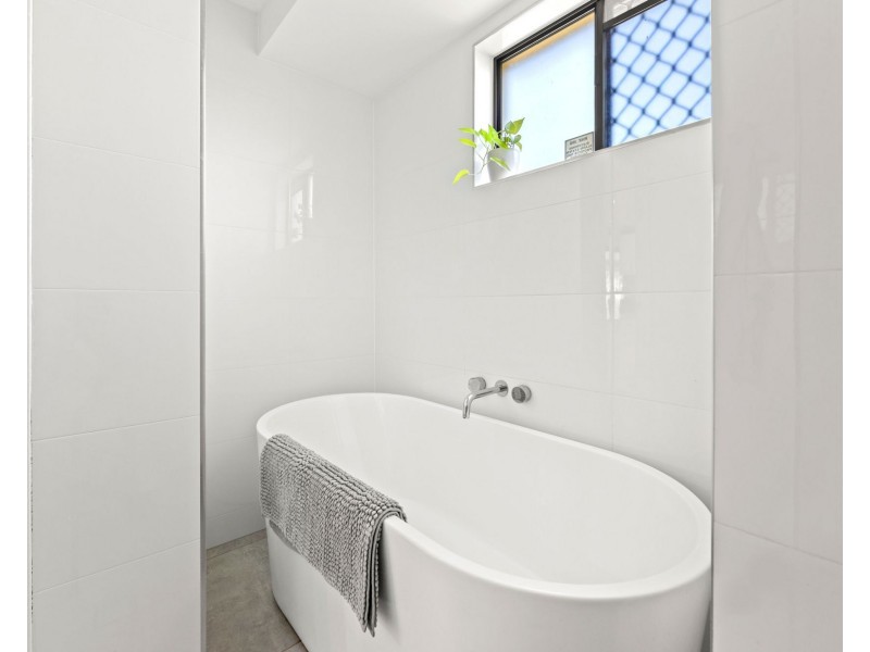 11 Boonah Court, Helensvale QLD 4212