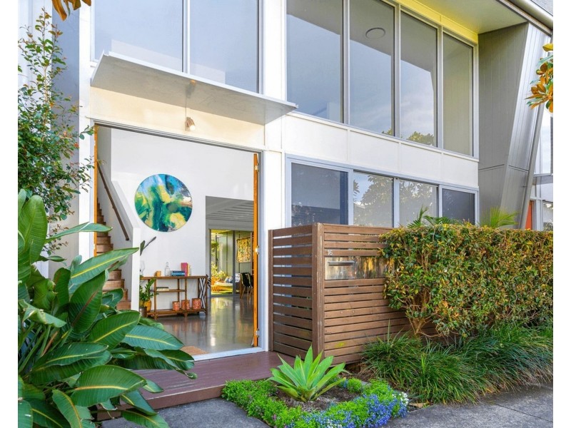 16 Lakefront Cres, Varsity Lakes QLD 4227