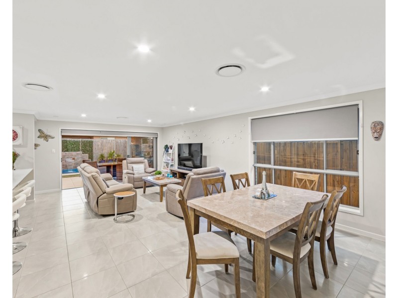 28 Butterleaf Crescent, Pimpama QLD 4209