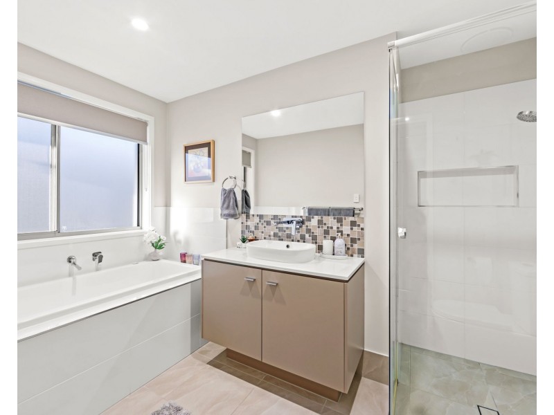 28 Butterleaf Crescent, Pimpama QLD 4209