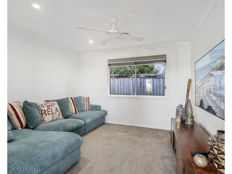 12 Parklane Place, Highland Park QLD 4211