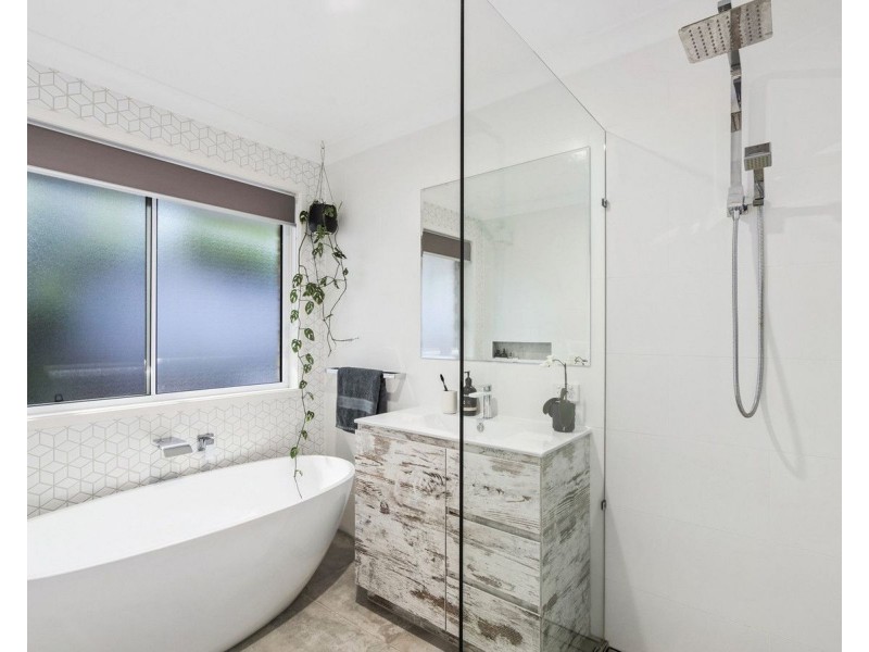 12 Parklane Place, Highland Park QLD 4211