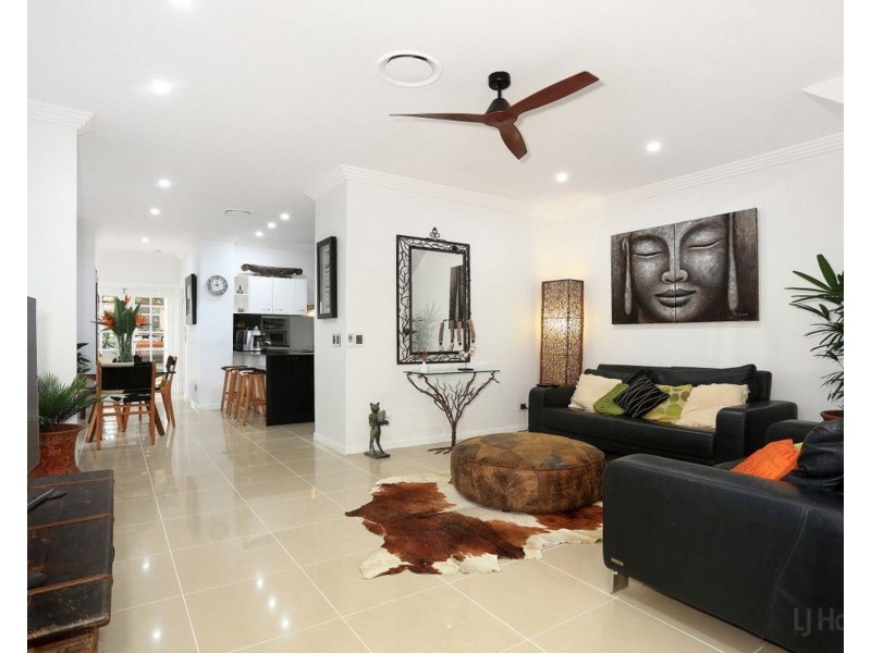 1/374 Pine Ridge Road, Coombabah QLD 4216