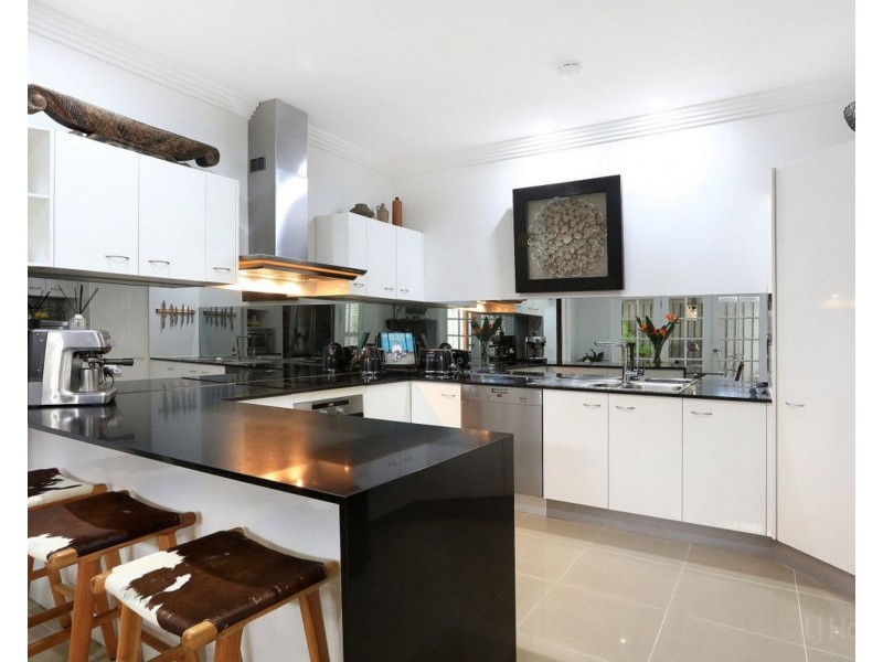 1/374 Pine Ridge Road, Coombabah QLD 4216