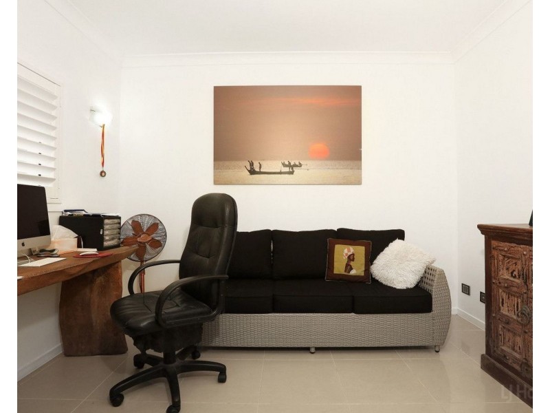 1/374 Pine Ridge Road, Coombabah QLD 4216