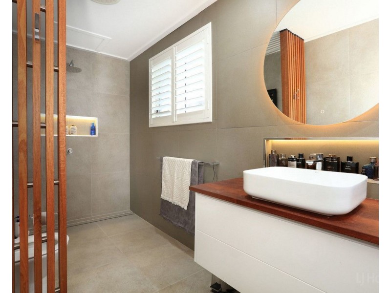 1/374 Pine Ridge Road, Coombabah QLD 4216