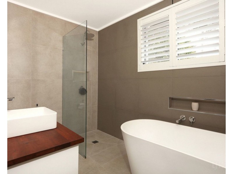 1/374 Pine Ridge Road, Coombabah QLD 4216