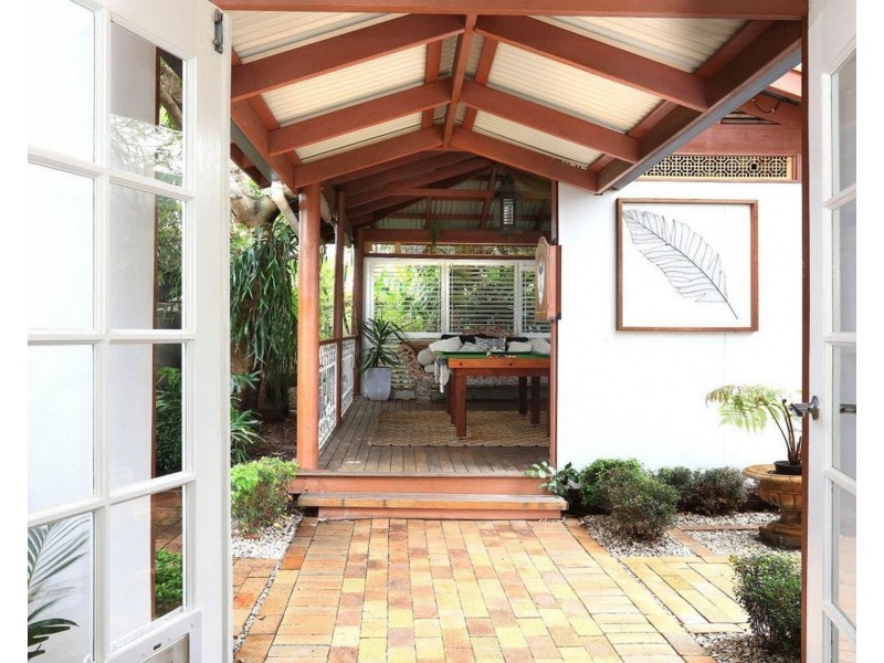 1/374 Pine Ridge Road, Coombabah QLD 4216