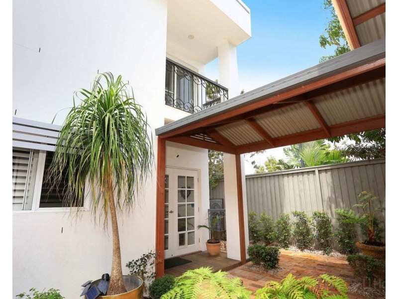 1/374 Pine Ridge Road, Coombabah QLD 4216