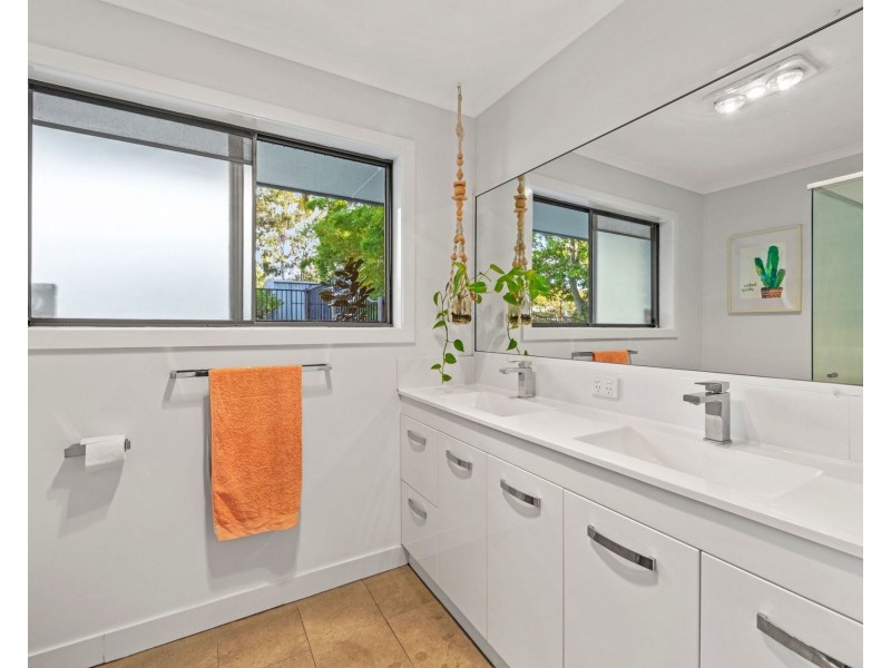 3 Batlow Court, Helensvale QLD 4212