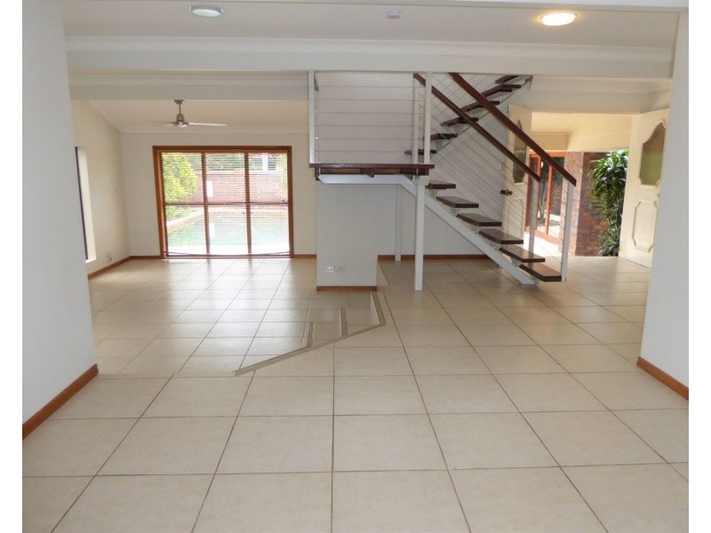 5 Daru Avenue, Runaway Bay QLD 4216