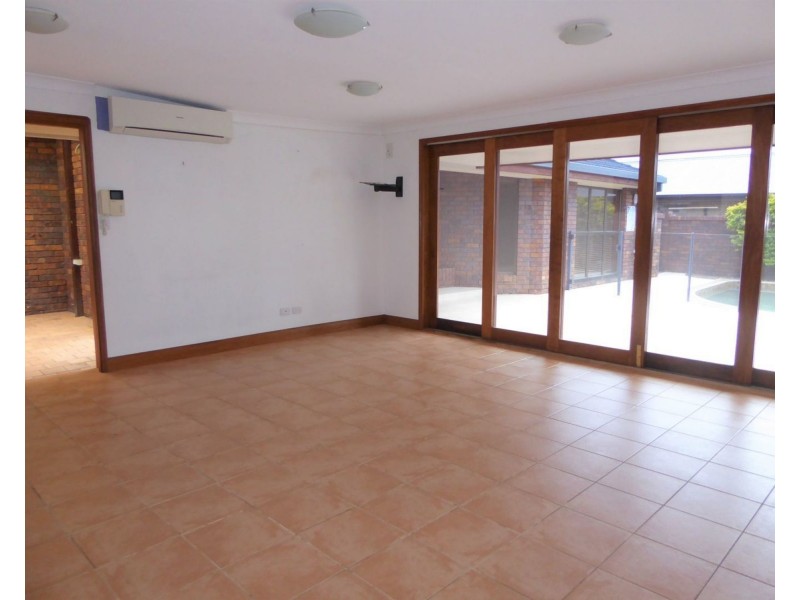 5 Daru Avenue, Runaway Bay QLD 4216