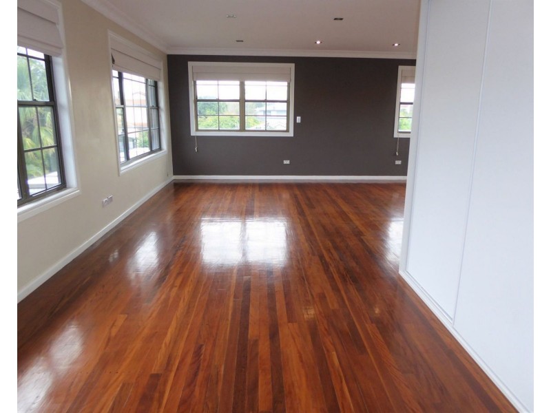 5 Daru Avenue, Runaway Bay QLD 4216