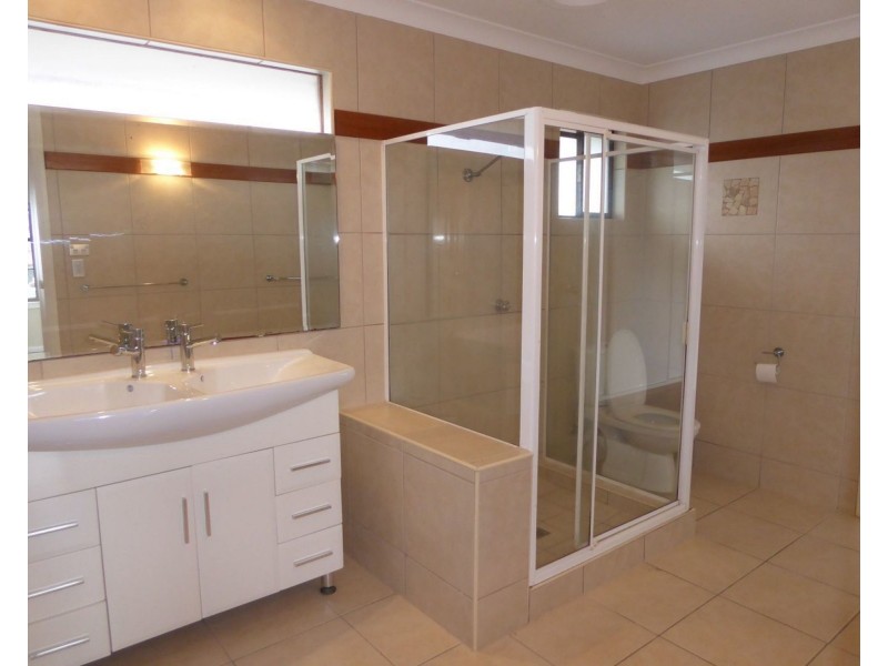 5 Daru Avenue, Runaway Bay QLD 4216