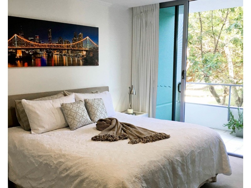 1101/33 T E Peters Drive, Broadbeach Waters QLD 4218