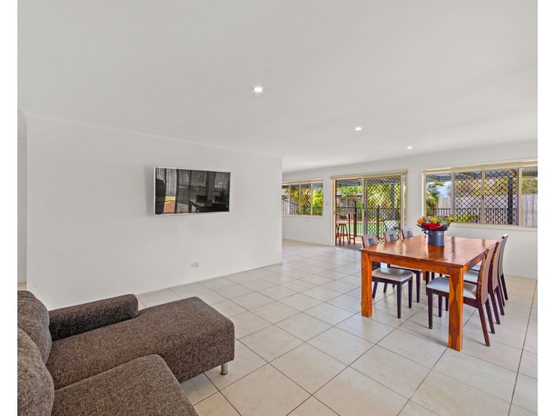 3 Vanimo Court, Runaway Bay QLD 4216